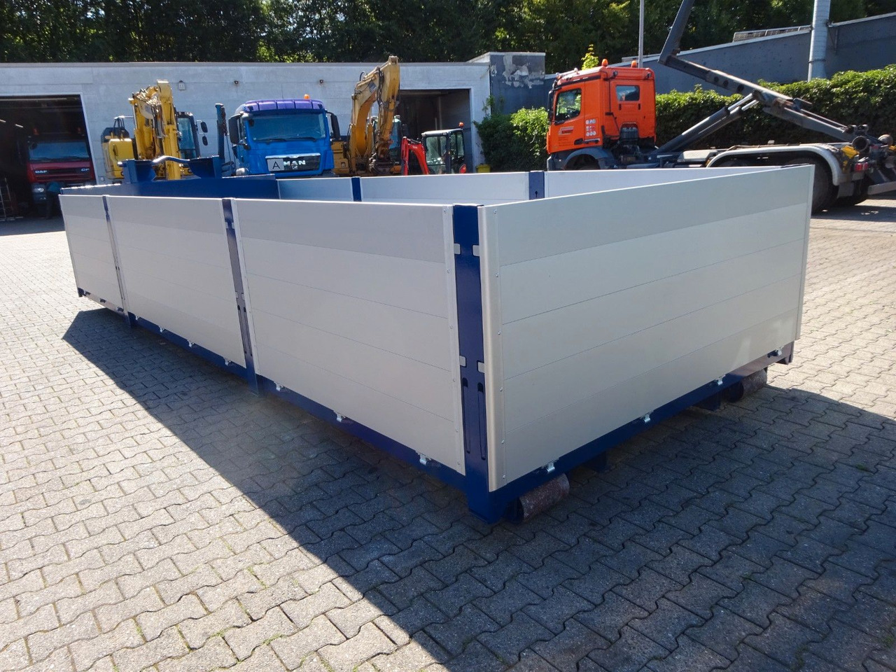 Hook lift truck 12 cbm Abrollcontainer Pritsche