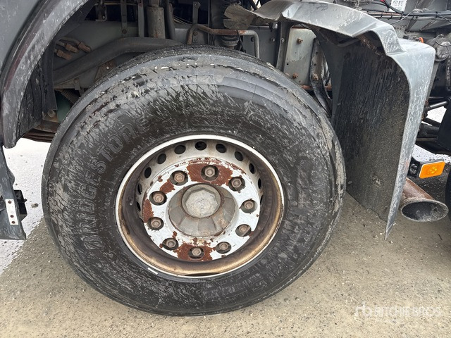 Hook lift truck 2003 Volvo FM12 8x2 Roll-Off Truck