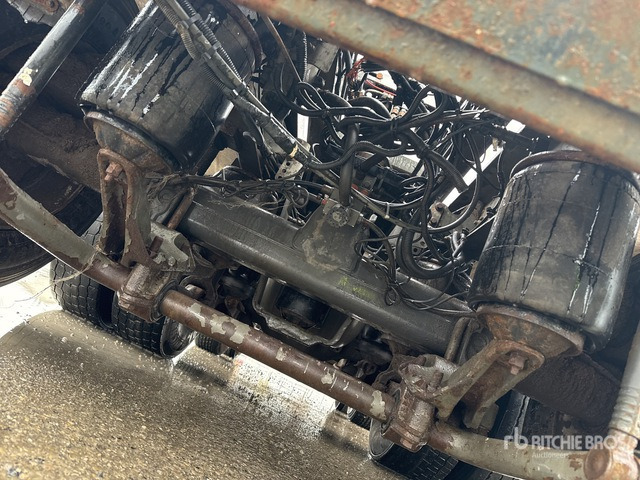 Hook lift truck 2003 Volvo FM12 8x2 Roll-Off Truck