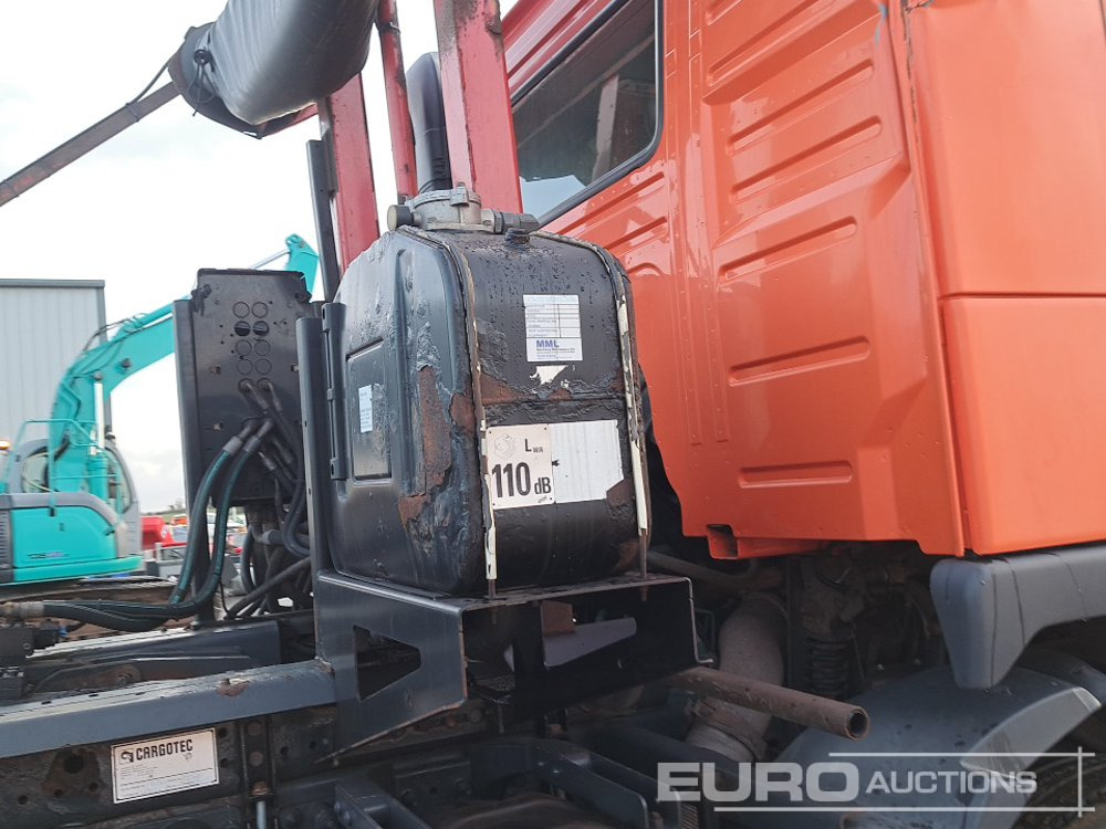 Hook lift truck 2011 Volvo FM