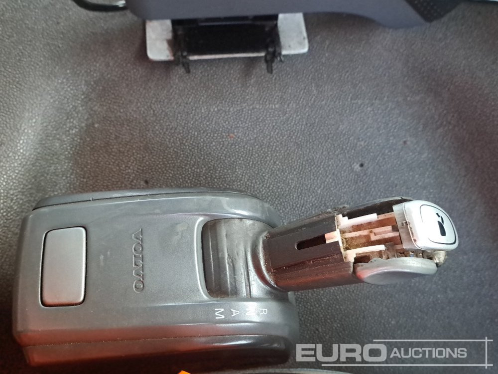 Hook lift truck 2011 Volvo FM