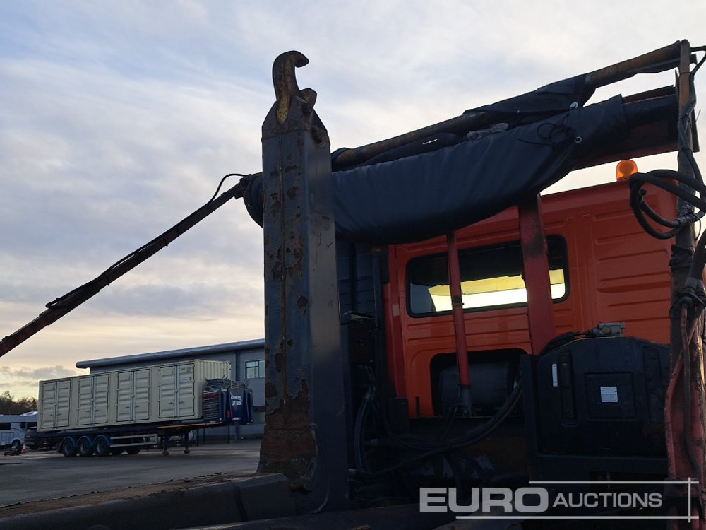 Hook lift truck 2011 Volvo FM