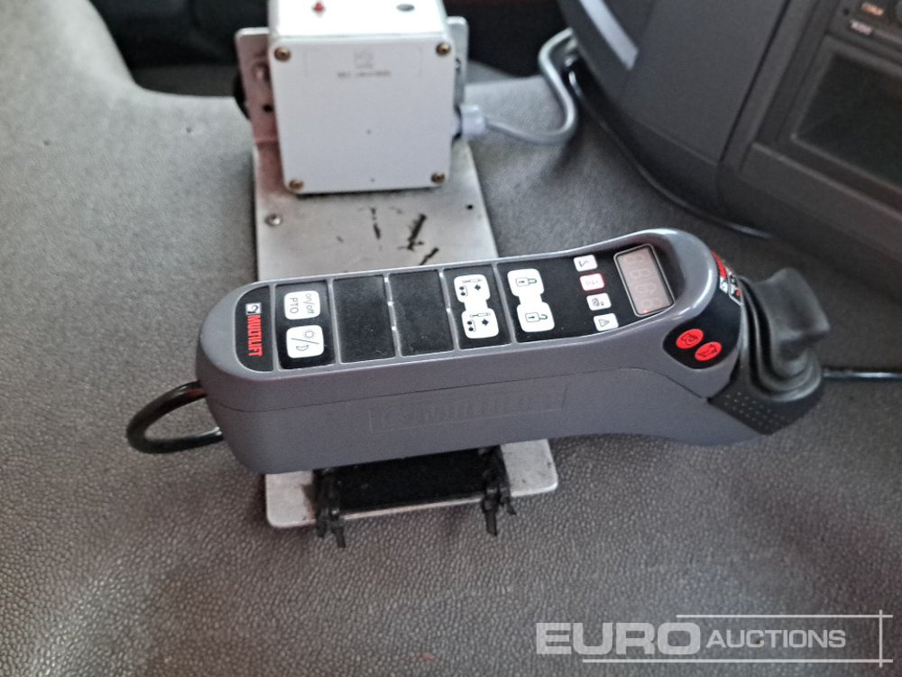 Hook lift truck 2011 Volvo FM