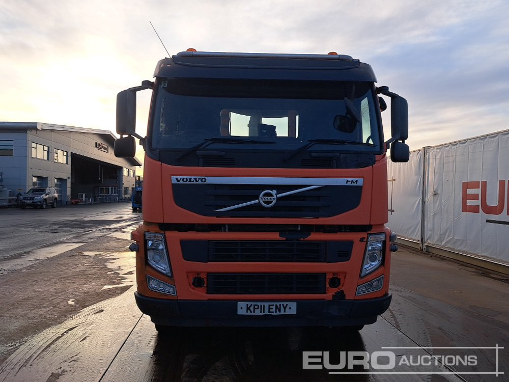 Hook lift truck 2011 Volvo FM