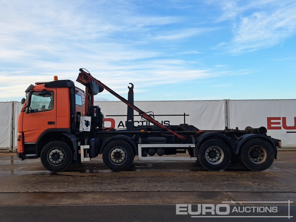 Hook lift truck 2011 Volvo FM