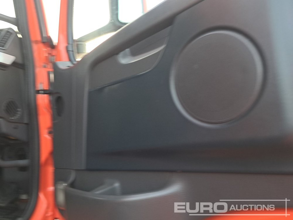 Hook lift truck 2011 Volvo FM