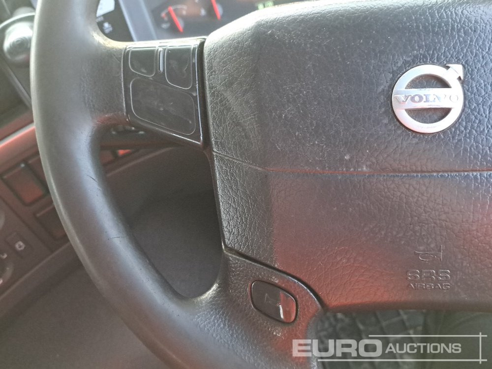 Hook lift truck 2011 Volvo FM