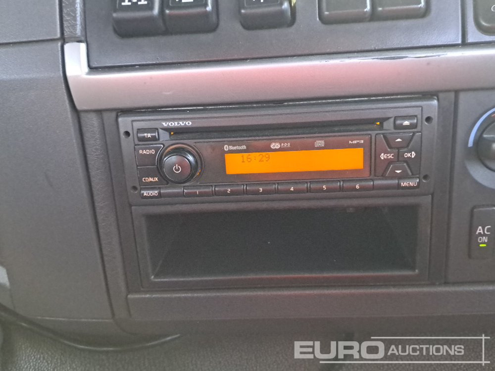 Hook lift truck 2011 Volvo FM