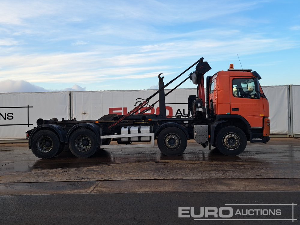 Hook lift truck 2011 Volvo FM
