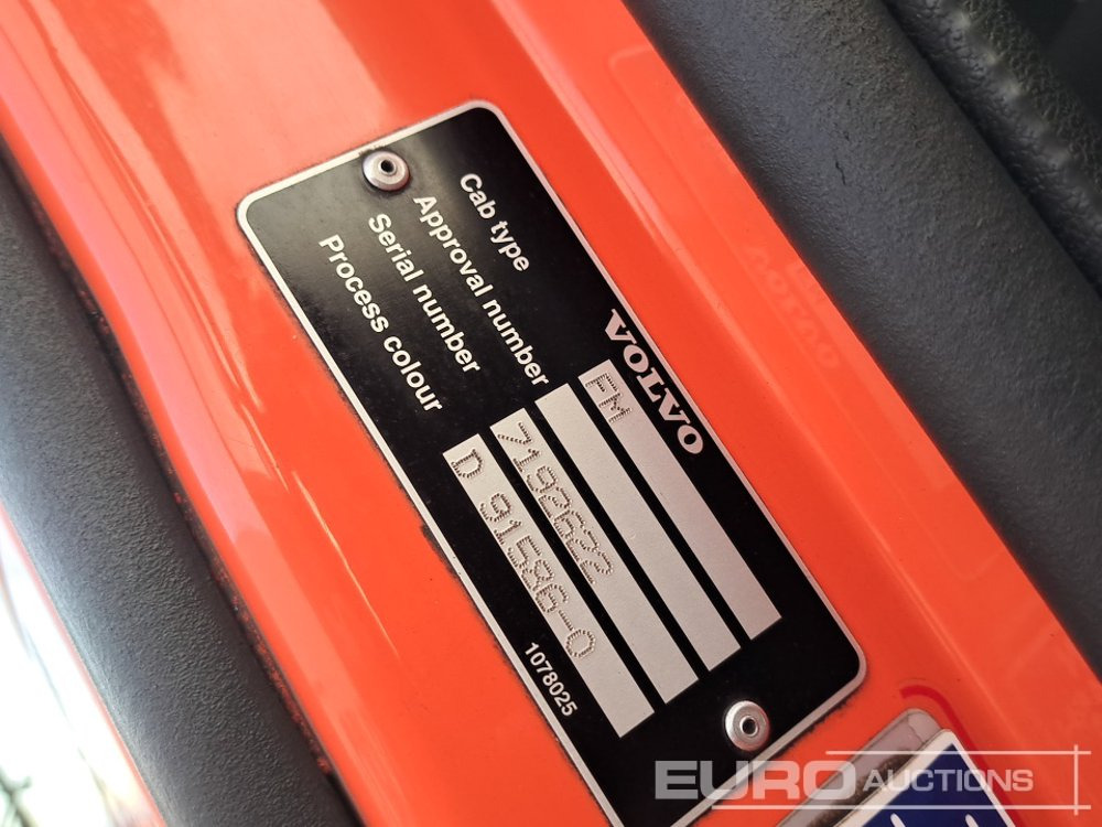 Hook lift truck 2011 Volvo FM