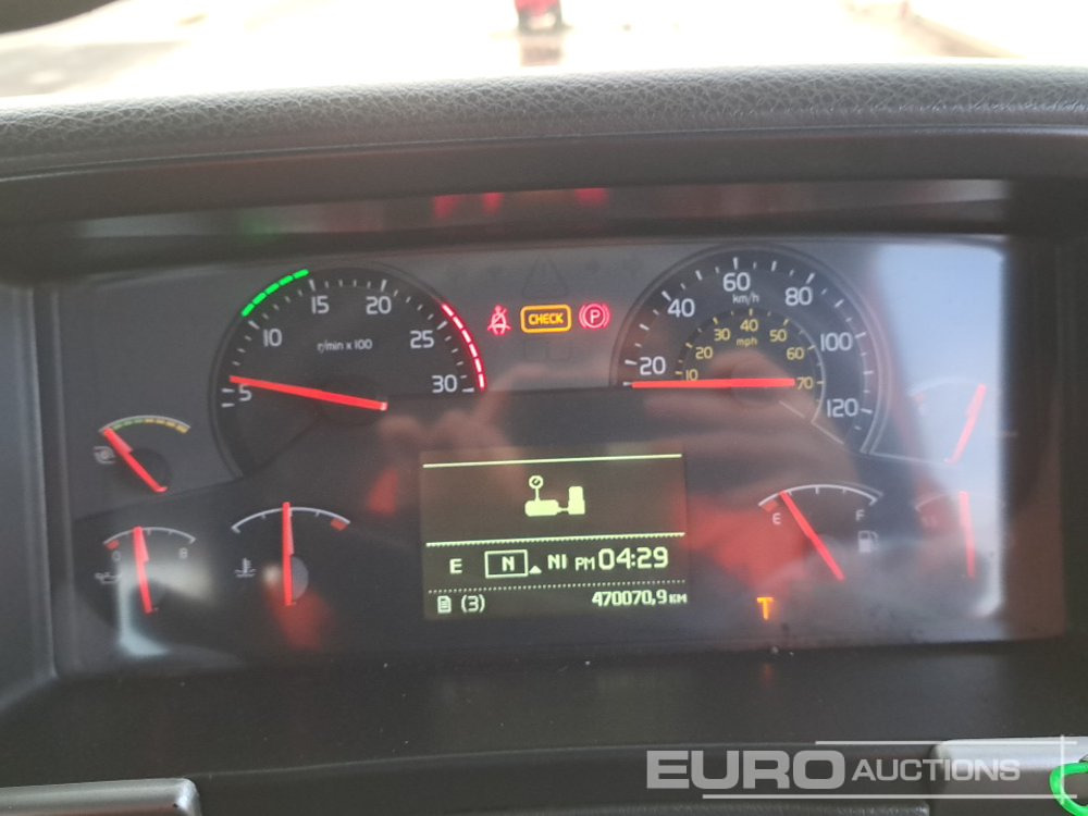 Hook lift truck 2011 Volvo FM