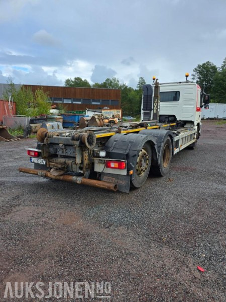 Hook lift truck 2012 Volvo FM