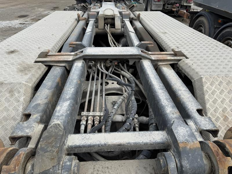 Hook lift truck 2015 Mercedes-Benz ACTROS