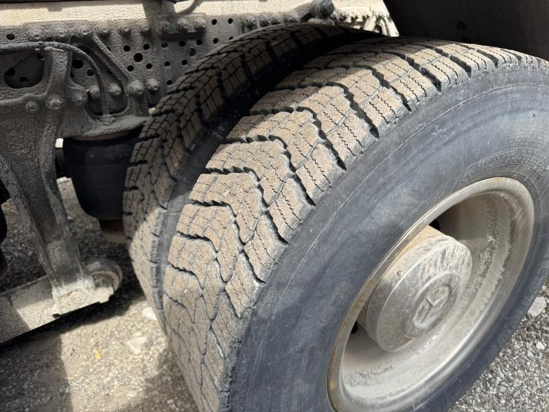 Hook lift truck 2015 Mercedes-Benz ACTROS