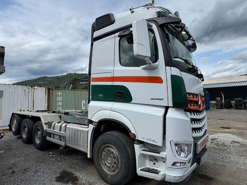 Hook lift truck 2015 Mercedes-Benz ACTROS