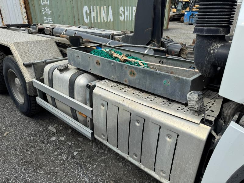 Hook lift truck 2015 Mercedes-Benz ACTROS