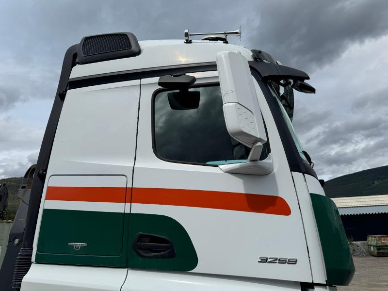 Hook lift truck 2015 Mercedes-Benz ACTROS