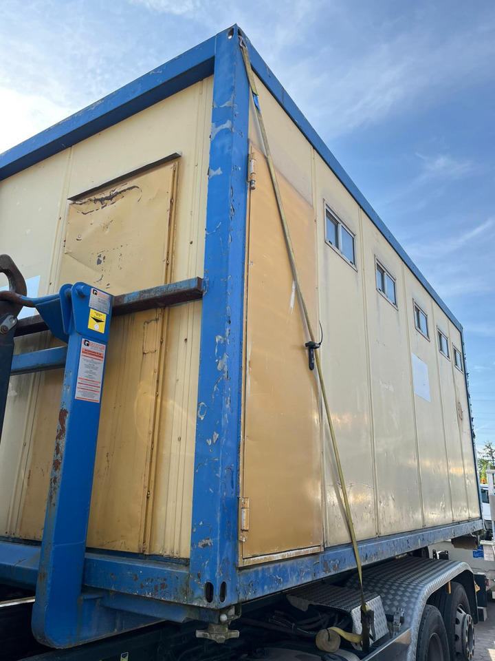 Hook lift truck Abrollcontainer Containeranlage für Asbestsanierung