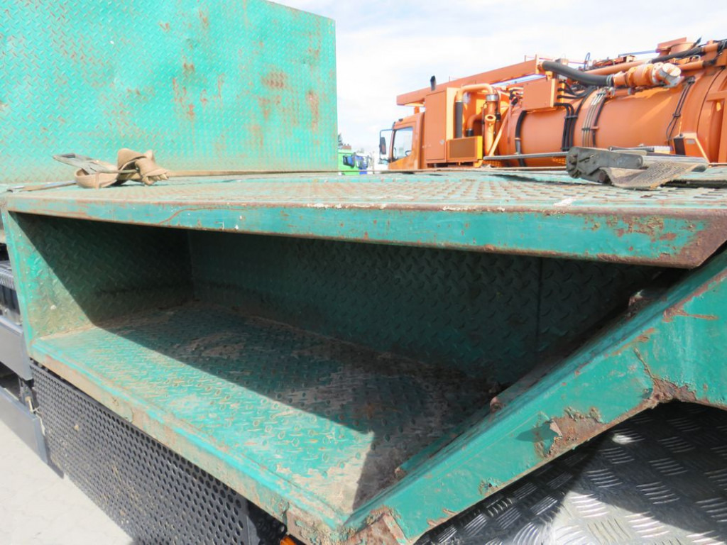 Hook lift truck Abrollcontainer Plateau zum Baumaschinentransport