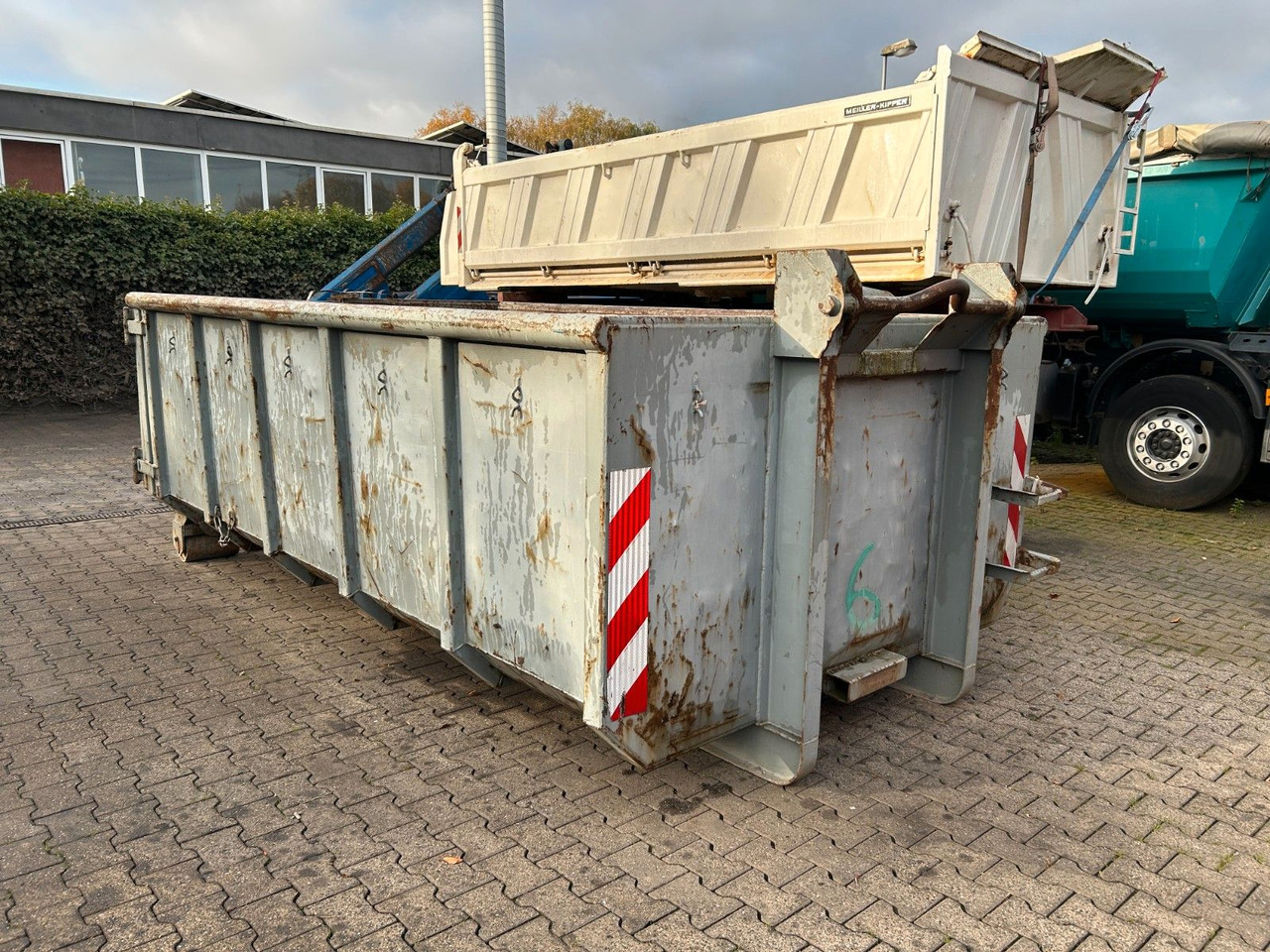 Hook lift truck Abrollcontainer Stahl