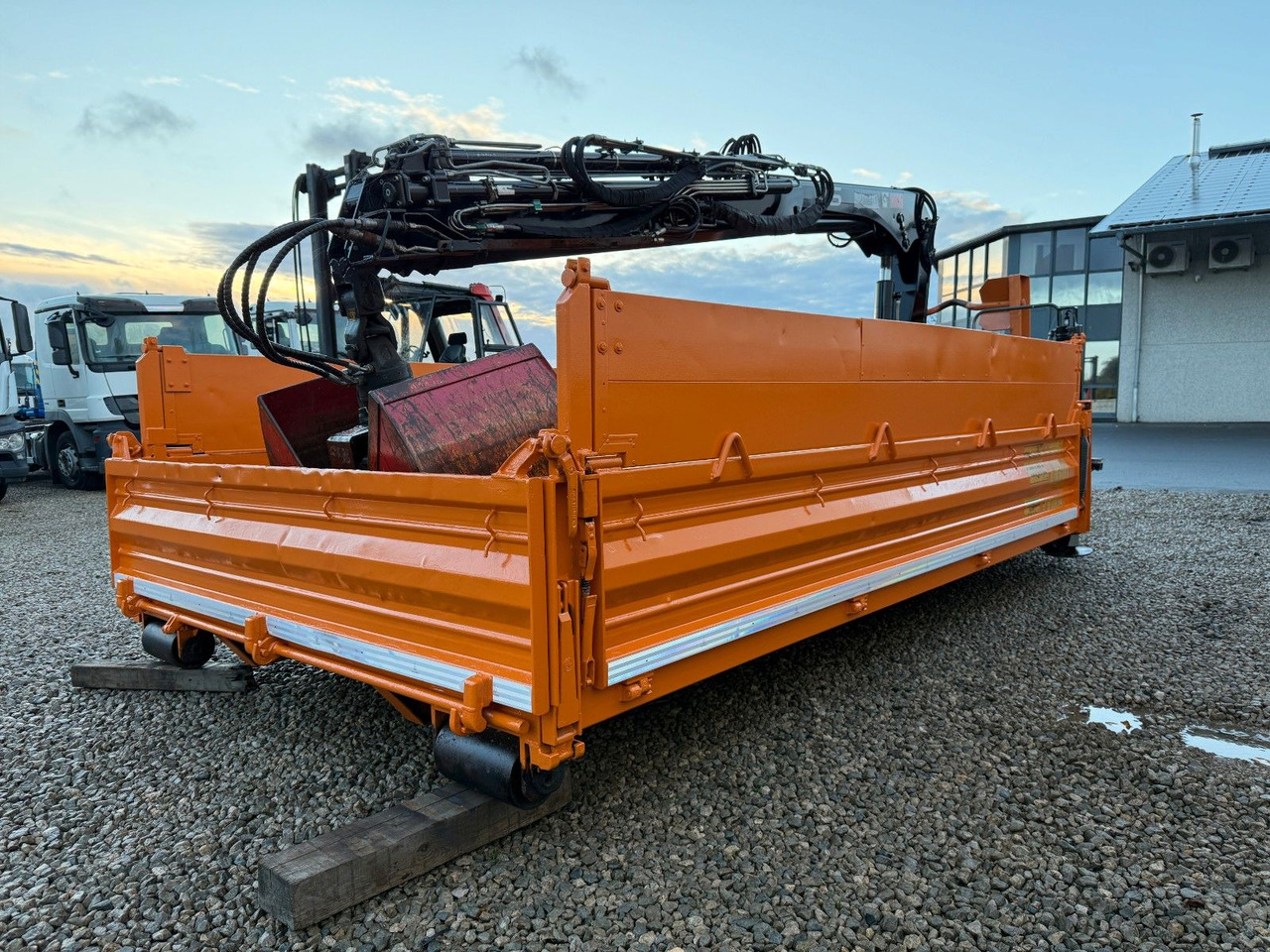 Hook lift truck Abrollcontainer mit Hiab Kran 077 B- 3