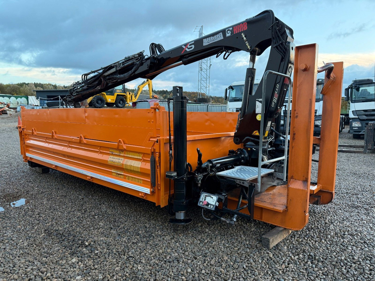 Hook lift truck Abrollcontainer mit Hiab Kran 077 B- 3