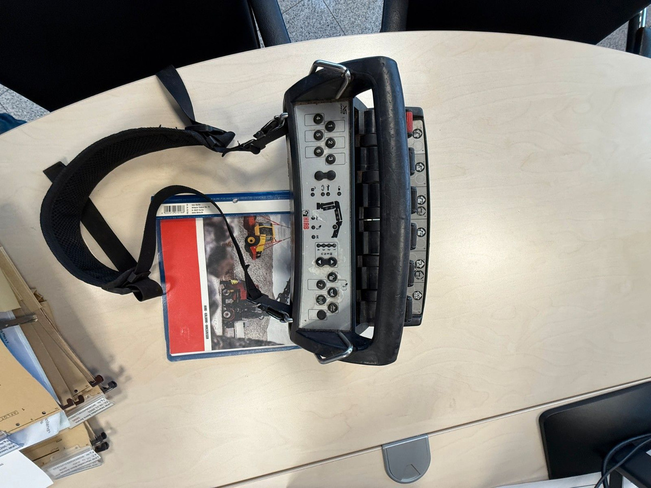 Hook lift truck Abrollcontainer mit Hiab Kran 077 B- 3