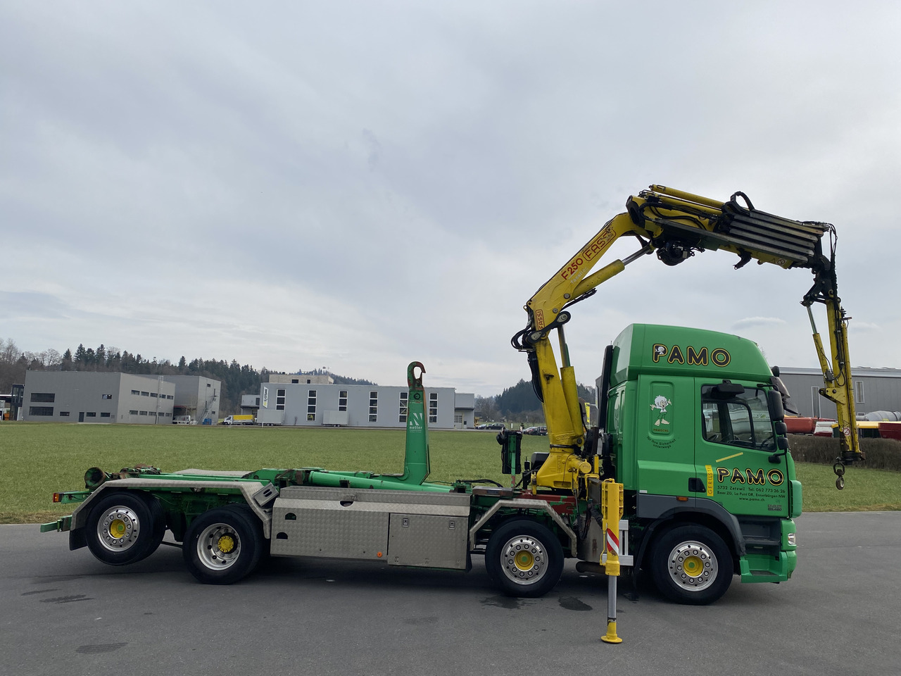 Hook lift truck DAF CF85 480 8x2 Kran Fassi 250 A seil+JIB
