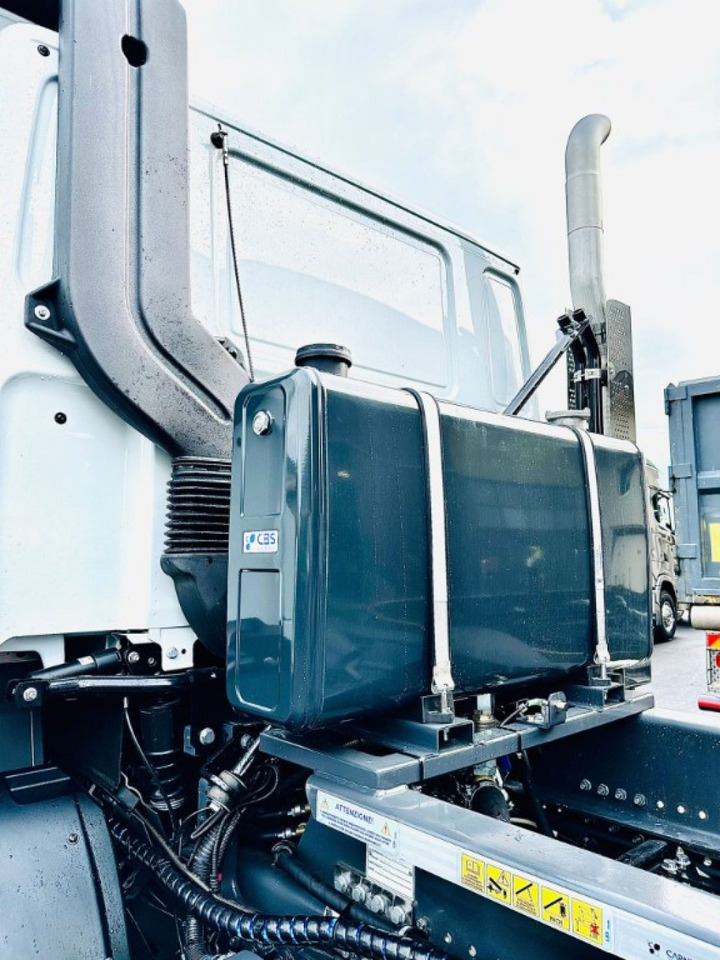 Hook lift truck DAF CF85 NUOVO SCARRABILE