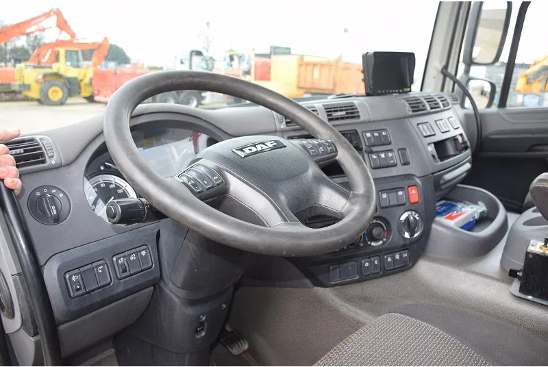 Hook lift truck DAF CF 460