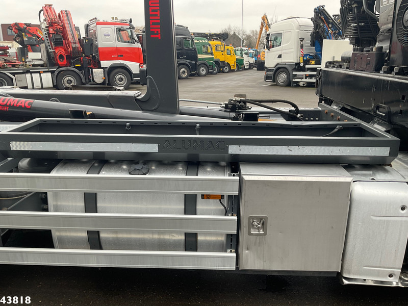 Hook lift truck DAF FAN CF 400 Euro 6 Hiab 17 Tonmeter laadkraan
