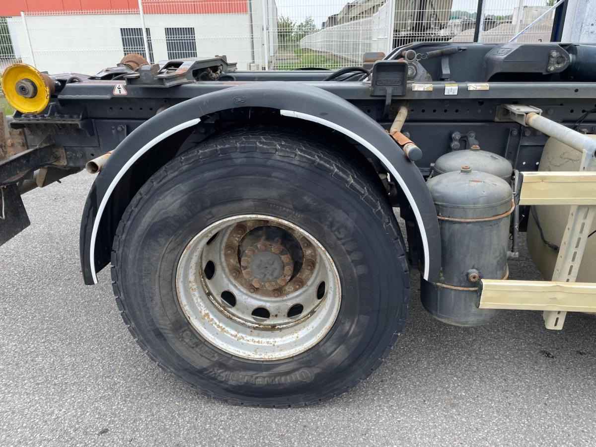 Hook lift truck DAF XF105 460