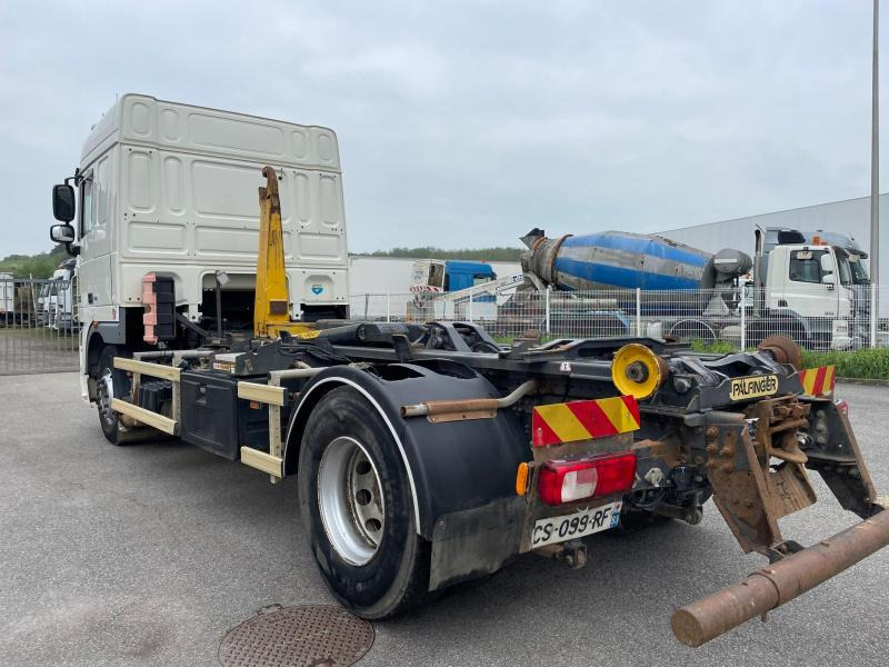 Hook lift truck DAF XF105 460