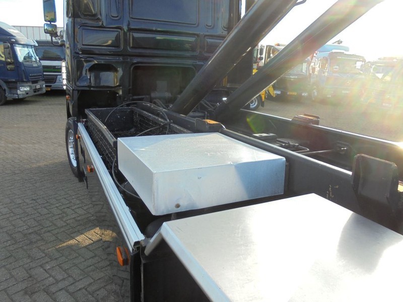 Hook lift truck DAF XF 105.480 + 6X2 + Discounted from 16.950,-