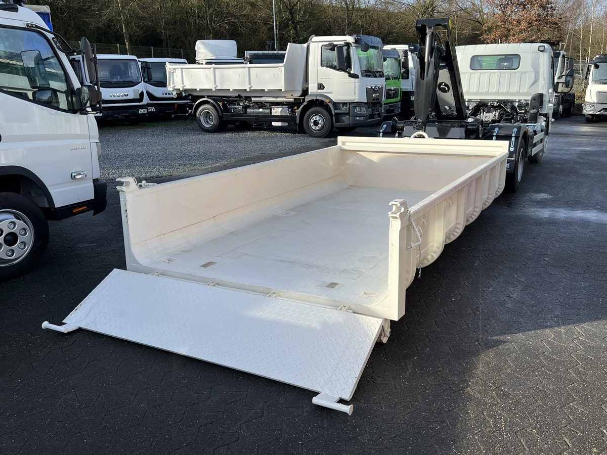 Hook lift truck FUSO Canter FUSO 7C18 City Abrollkipper