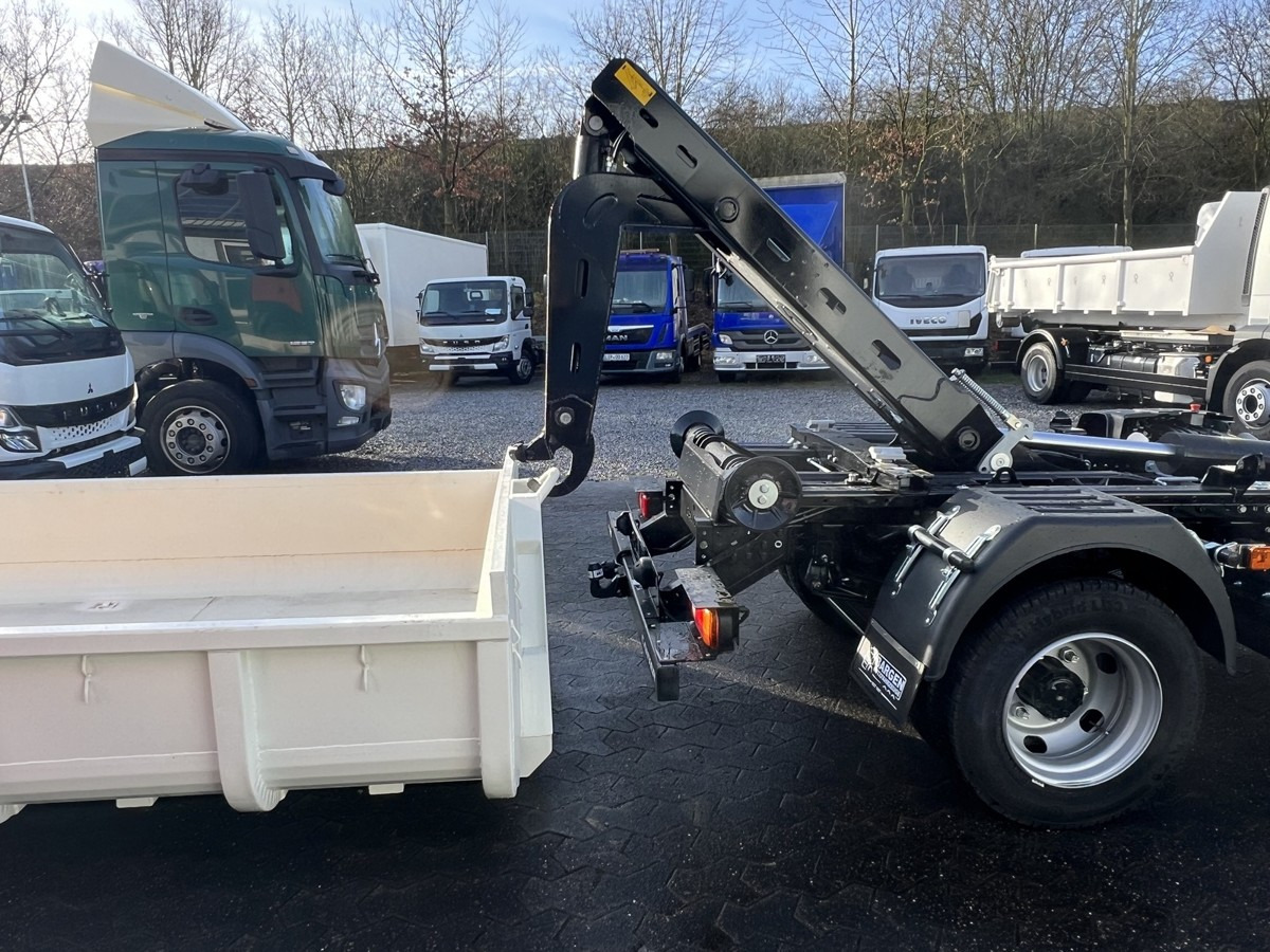 Hook lift truck FUSO Canter FUSO 7C18 City Abrollkipper Miete