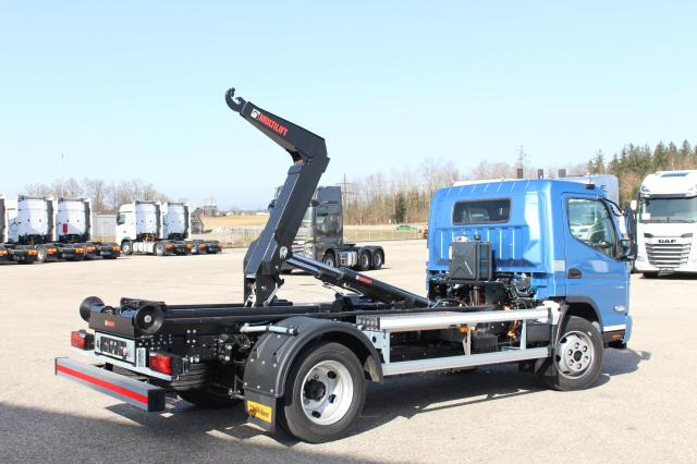 Hook lift truck FUSO eCanter 9C18E