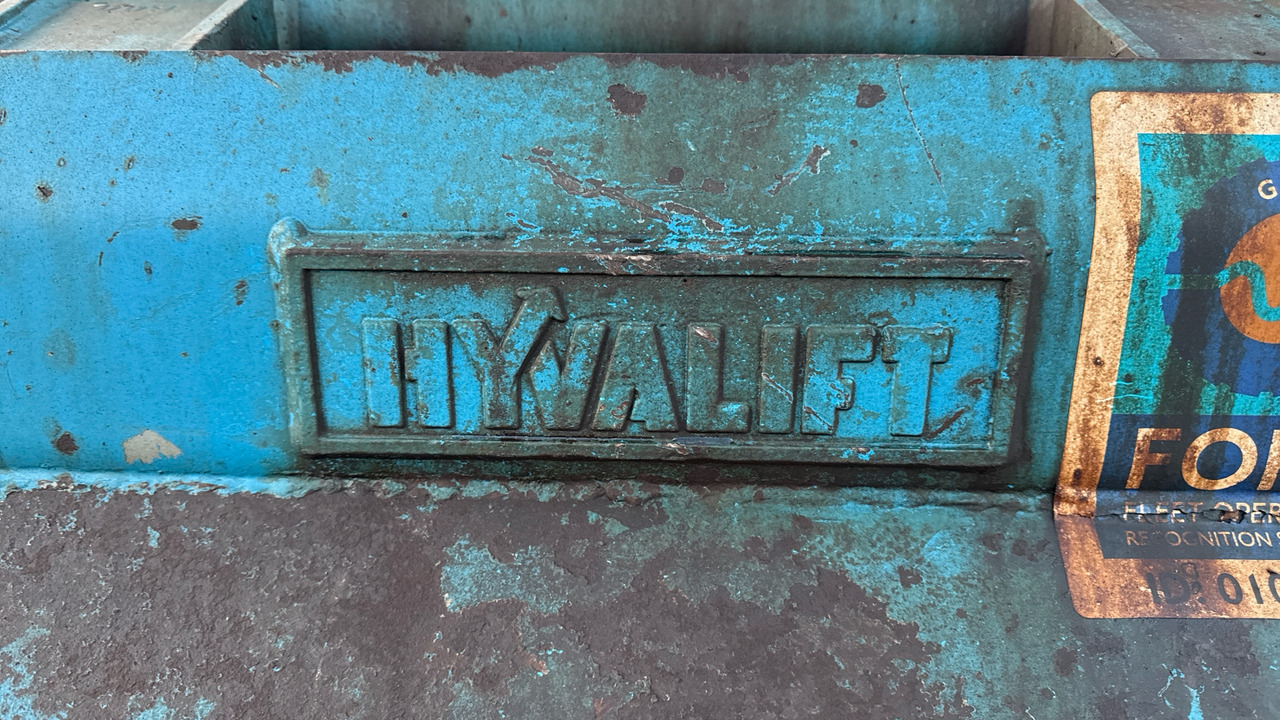 Hook lift truck HINO 700 3241