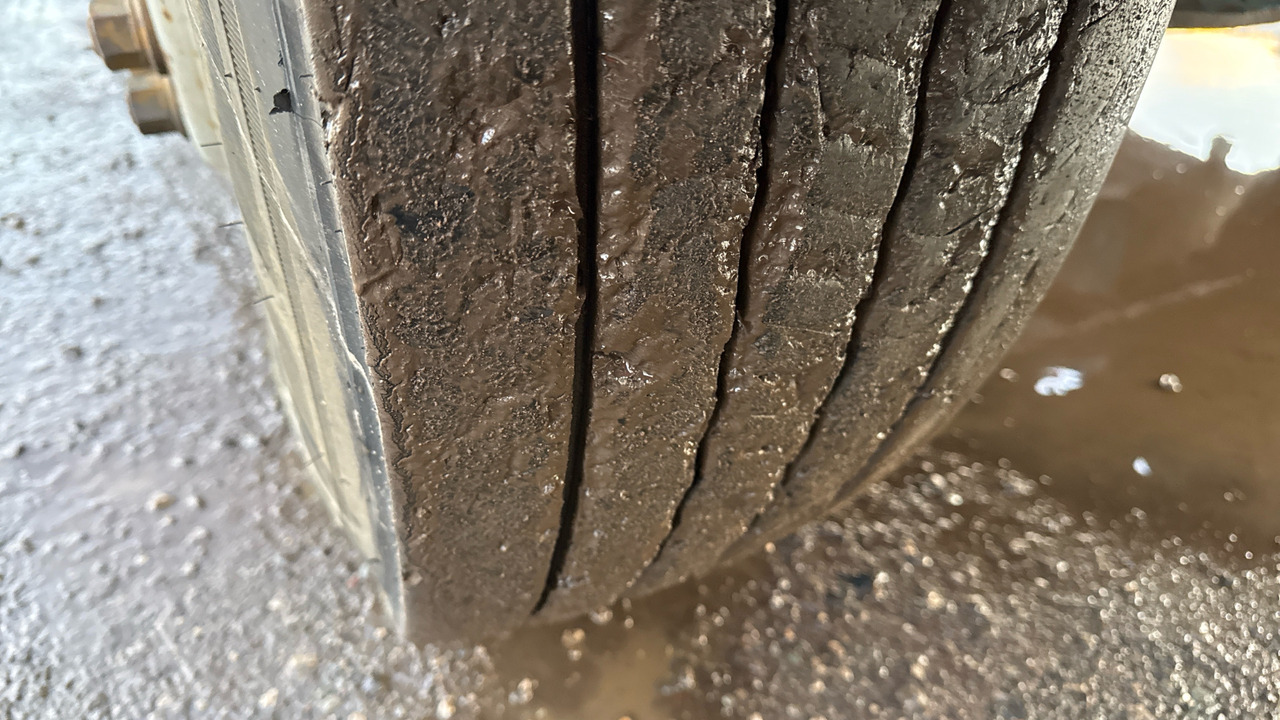 Hook lift truck HINO 700 3241