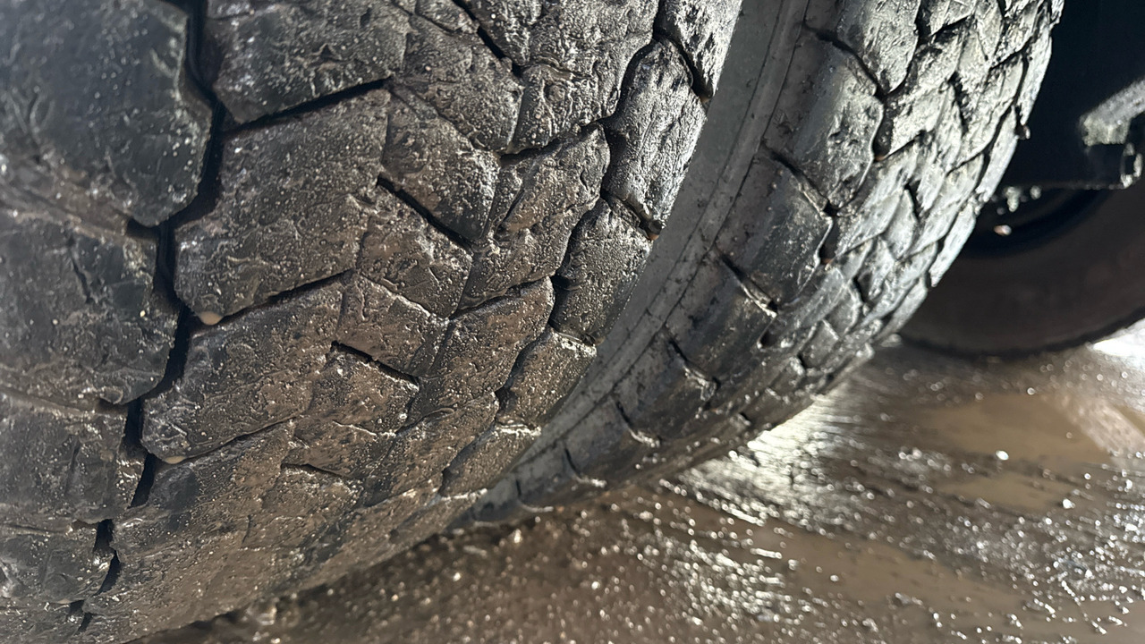 Hook lift truck HINO 700 3241