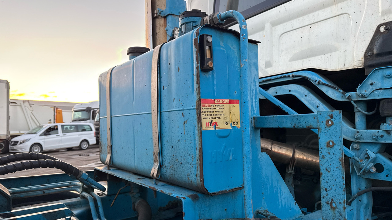 Hook lift truck HINO 700 3241