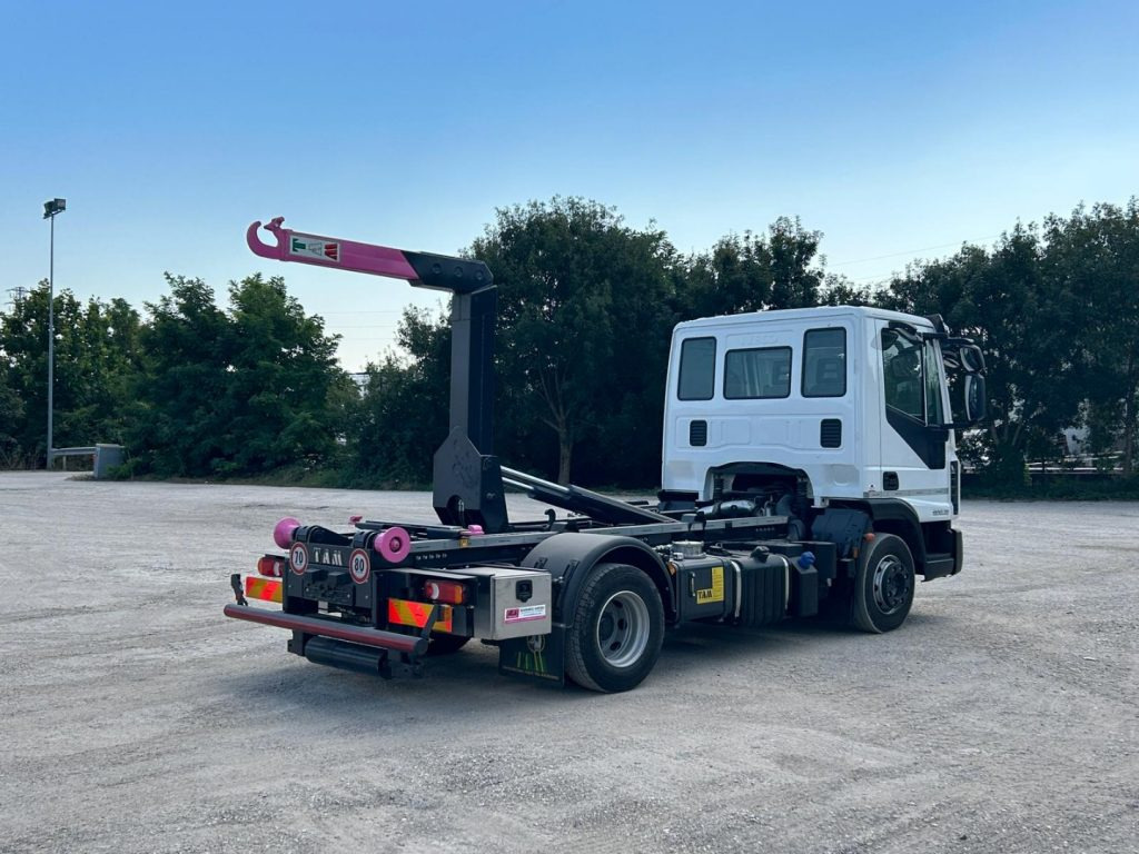 Hook lift truck IVECO 120EL22 CON SCARRABILE NUOVO