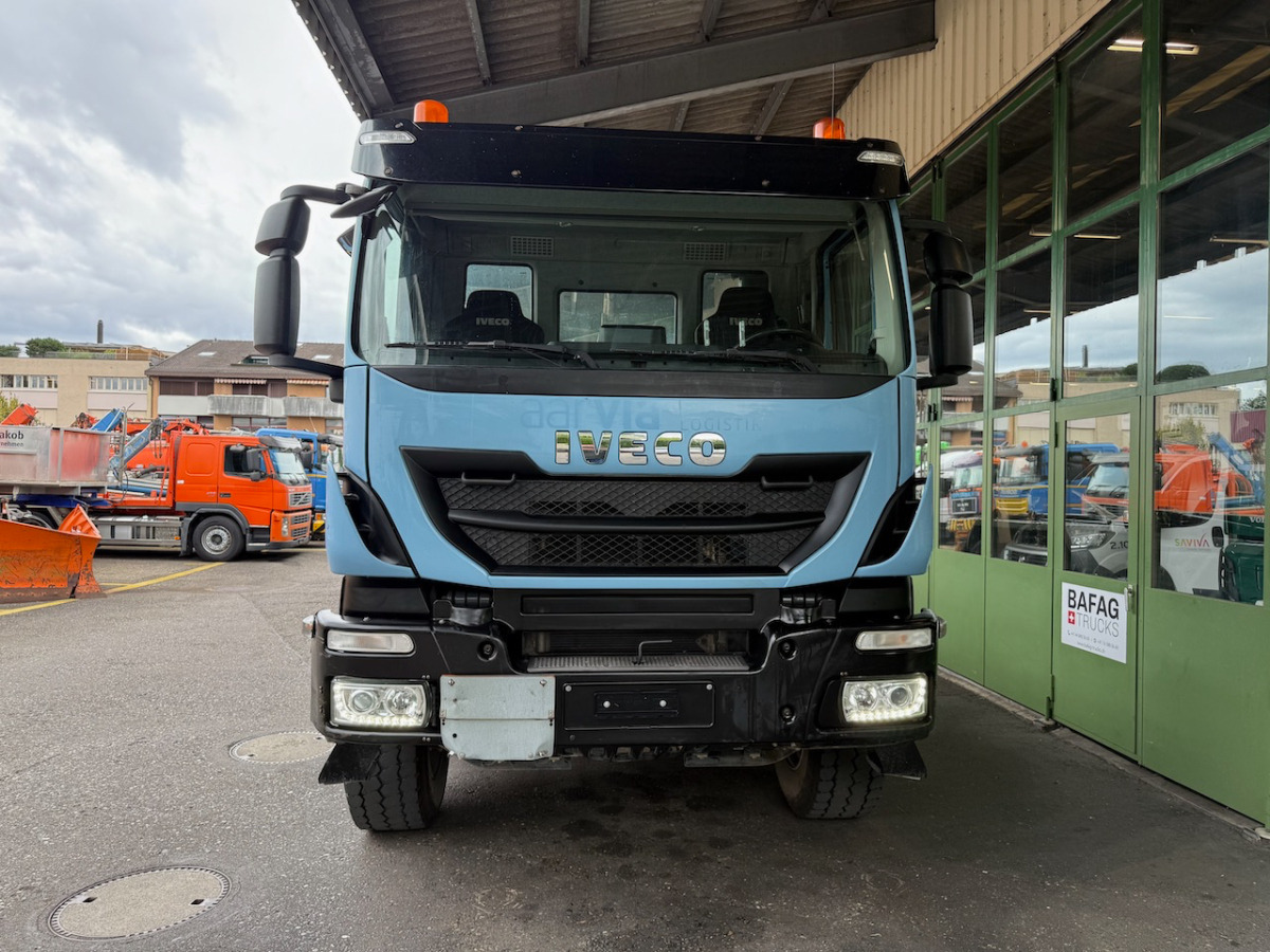 Hook lift truck IVECO 340T45 Trakker 8x4
