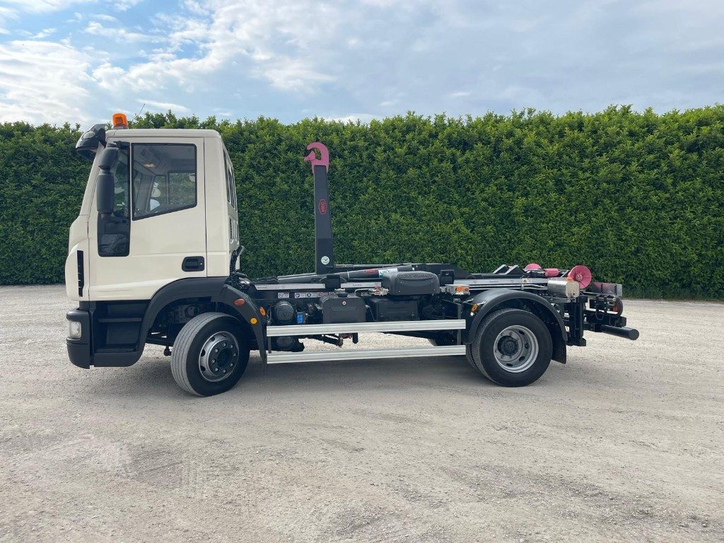 Hook lift truck IVECO EUROCARGO 120E22 SCARRABILE