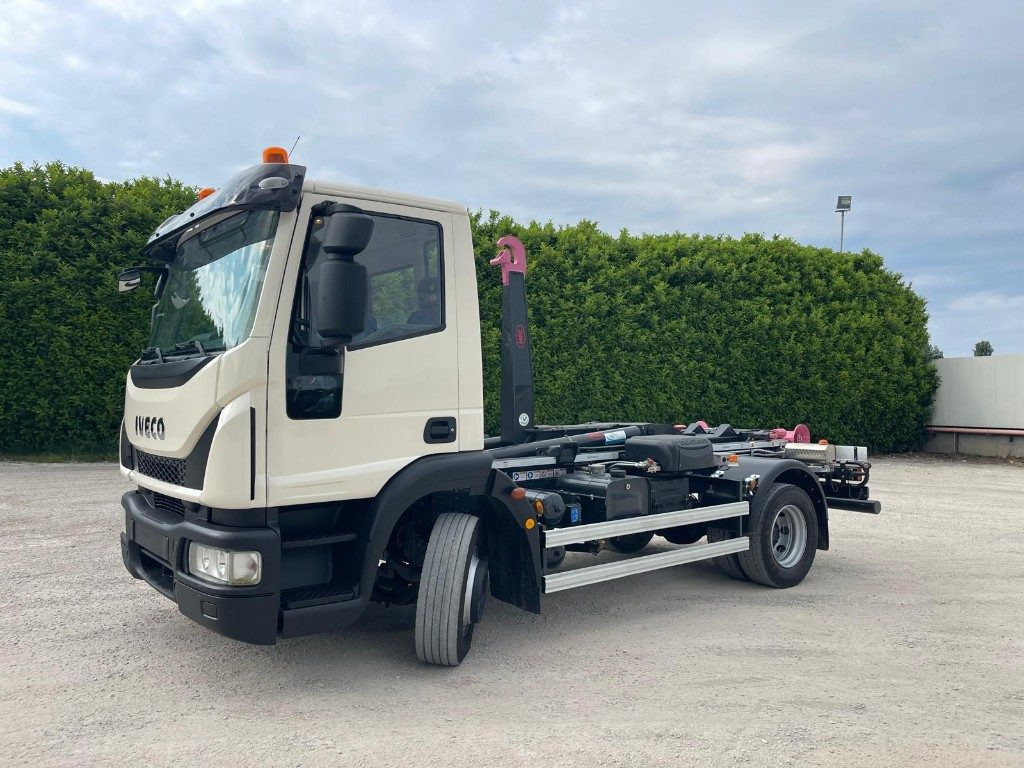 Hook lift truck IVECO EUROCARGO 120E22 SCARRABILE