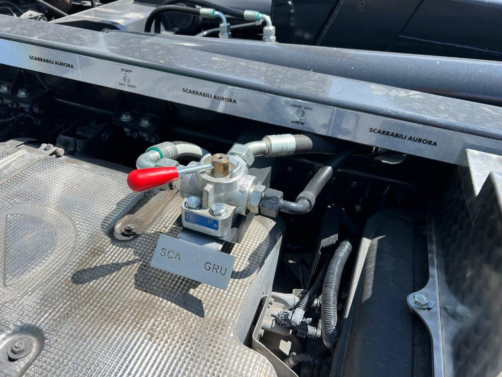 Hook lift truck IVECO EUROCARGO 120E28 CON SCARRABILE NUOVO