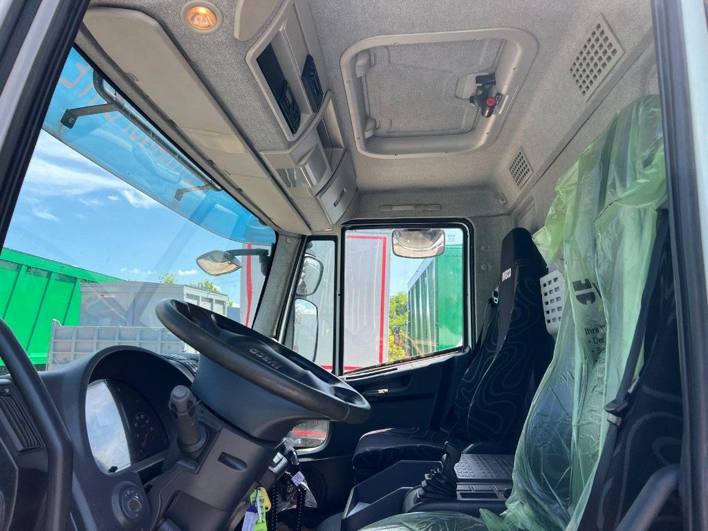 Hook lift truck IVECO EUROCARGO 120E28 CON SCARRABILE NUOVO