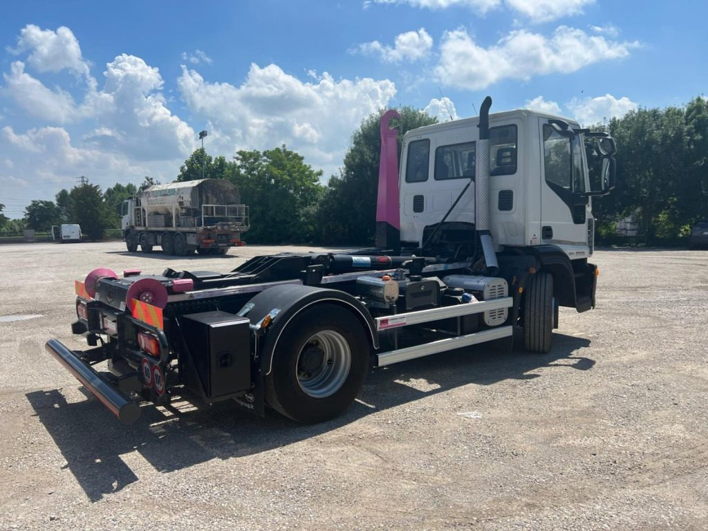 Hook lift truck IVECO EUROCARGO 160E25 SCARRABILE