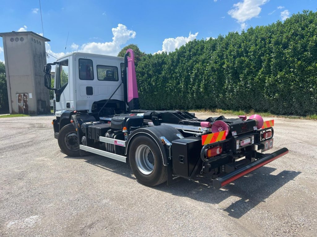 Hook lift truck IVECO EUROCARGO 160E25 SCARRABILE