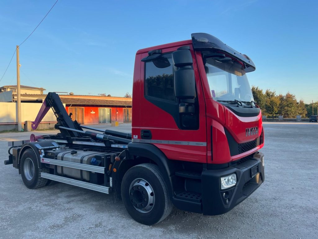 Hook lift truck IVECO EUROCARGO 160E32 CON SCARRABILE NUOVO